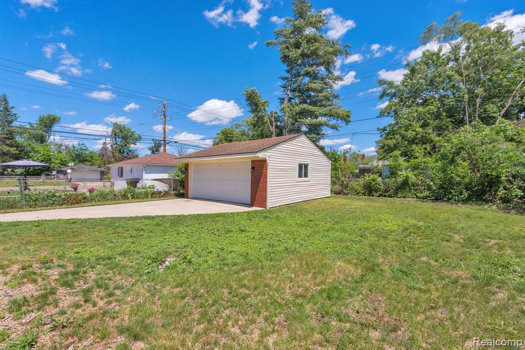 20300 Burt Road Detroit, MI 48219 - Photo 5 of 32