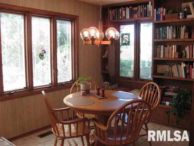 4232 Spring Street Davenport, IA 52807 - Photo 6 of 18 Gallery Image 6