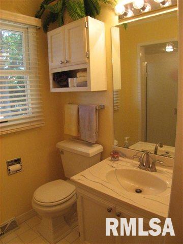 4232 Spring Street Davenport, IA 52807 - Photo 10 of 18 Gallery Image 10