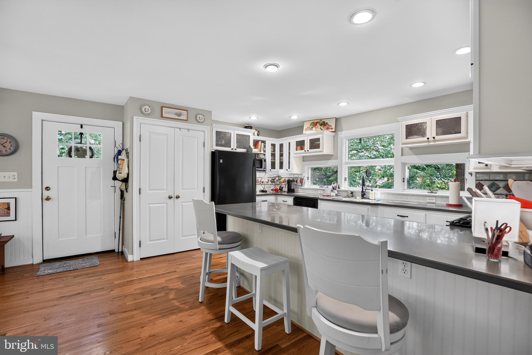 2220 Vern Road Port Republic, MD 20676 - Photo 11 of 34 Kitchen - pantry, HW floors