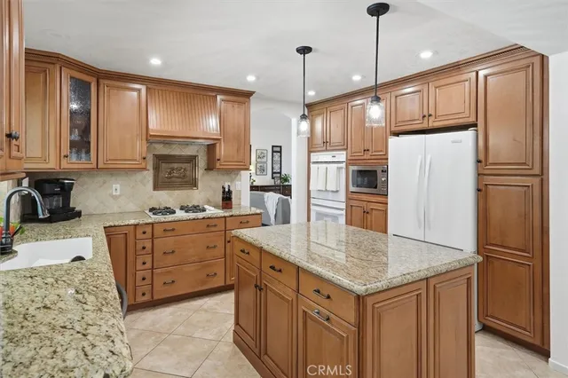 $955,000 | 27641 Sutters Pointe Drive, Saugus, CA 91350