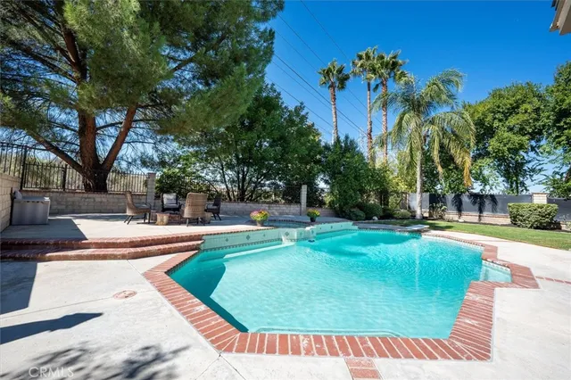 $955,000 | 27641 Sutters Pointe Drive, Saugus, CA 91350