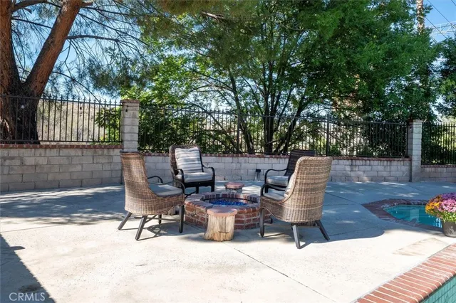 $955,000 | 27641 Sutters Pointe Drive, Saugus, CA 91350