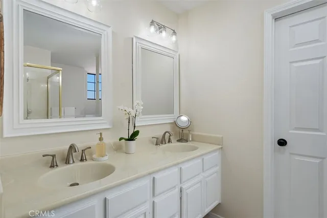 $955,000 | 27641 Sutters Pointe Drive, Saugus, CA 91350