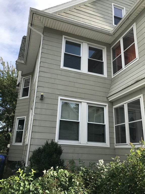 31 Dearborn Street Springfield, MA 01109 - Photo 2 of 10 Gallery Image 2