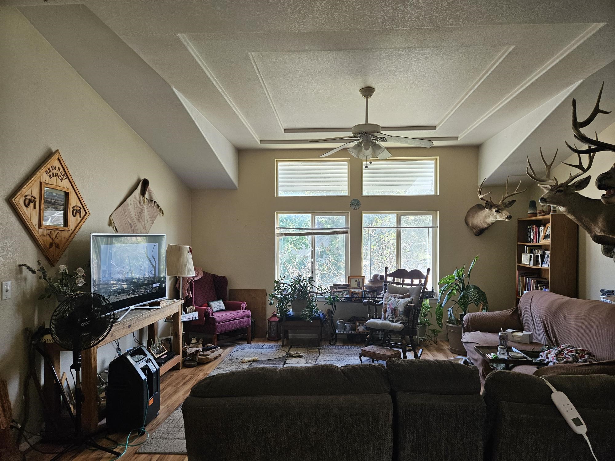 435 32 Road, Unit 424 Clifton, CO 81520 - Photo 8 of 21 a living room with furniture and a window