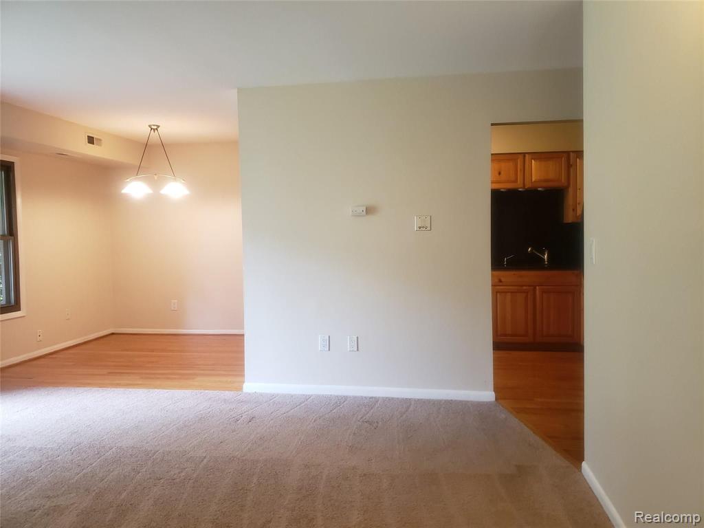 30475 West 14 Mile Road, Unit 80 Farmington, MI 48334 - Photo 2 of 16