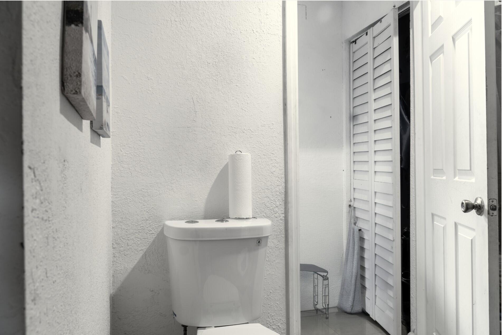 528 Churchill Road West Palm Beach, FL 33405 - Photo 14 of 38 LL_Bathroom