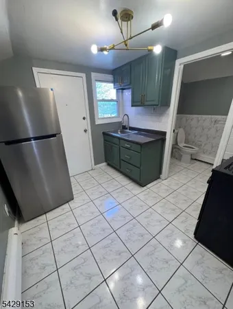 $1,500 | 35 Coit Street, Unit 3, Irvington, NJ 07111