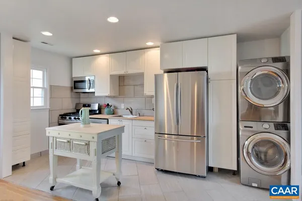 $2,100 | 2420 Barracks Place, Unit 4, Charlottesville, VA 22901