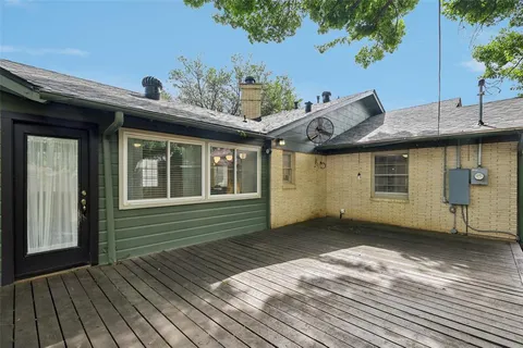 $475,000 | 2403 West Colorado Boulevard, Dallas, TX 75211