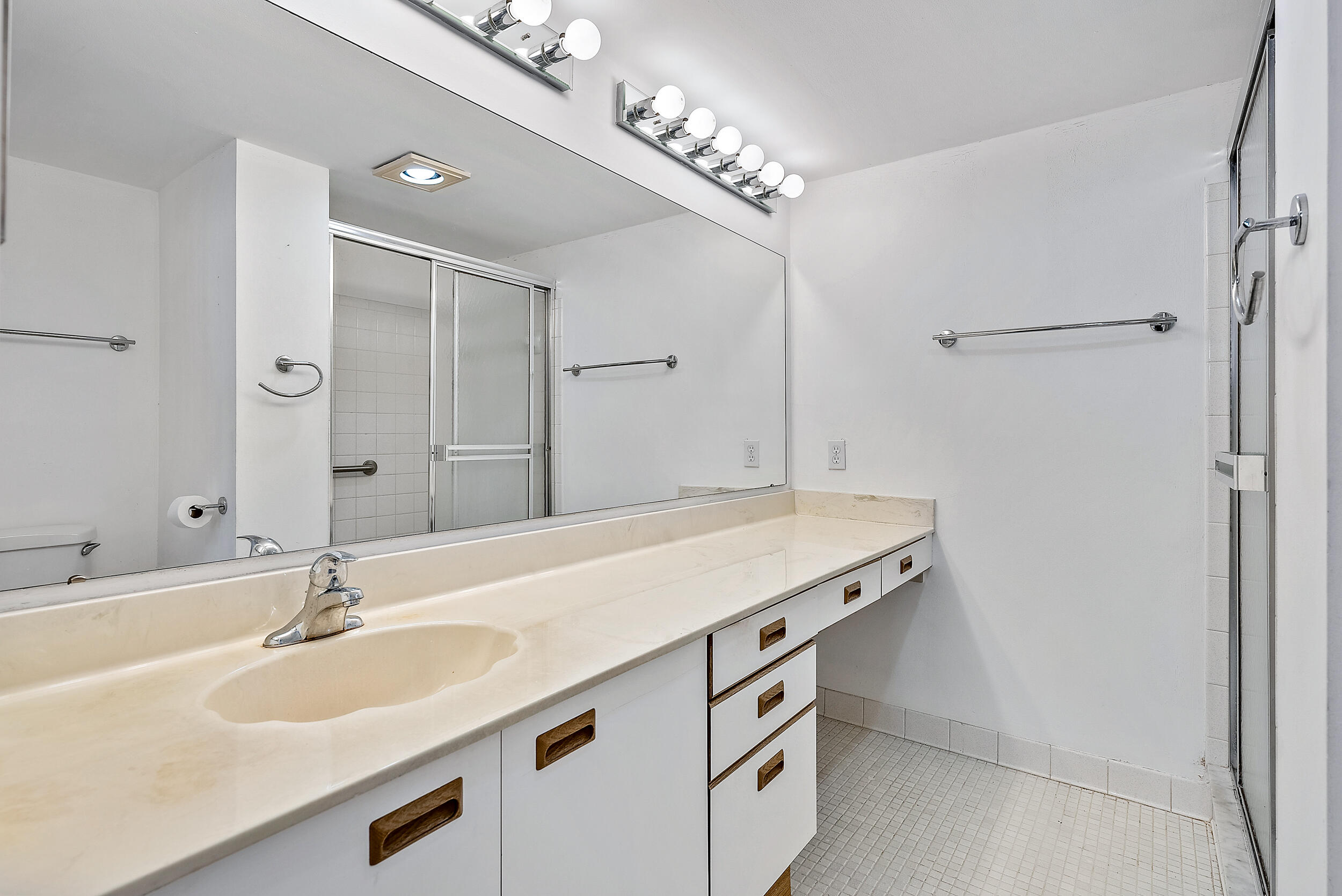 1950 Southwest Palm City Road, Unit 13206 Stuart, FL 34994 - Photo 17 of 21 1950 SW Palm City Rd Unit 13-206 MLS-17