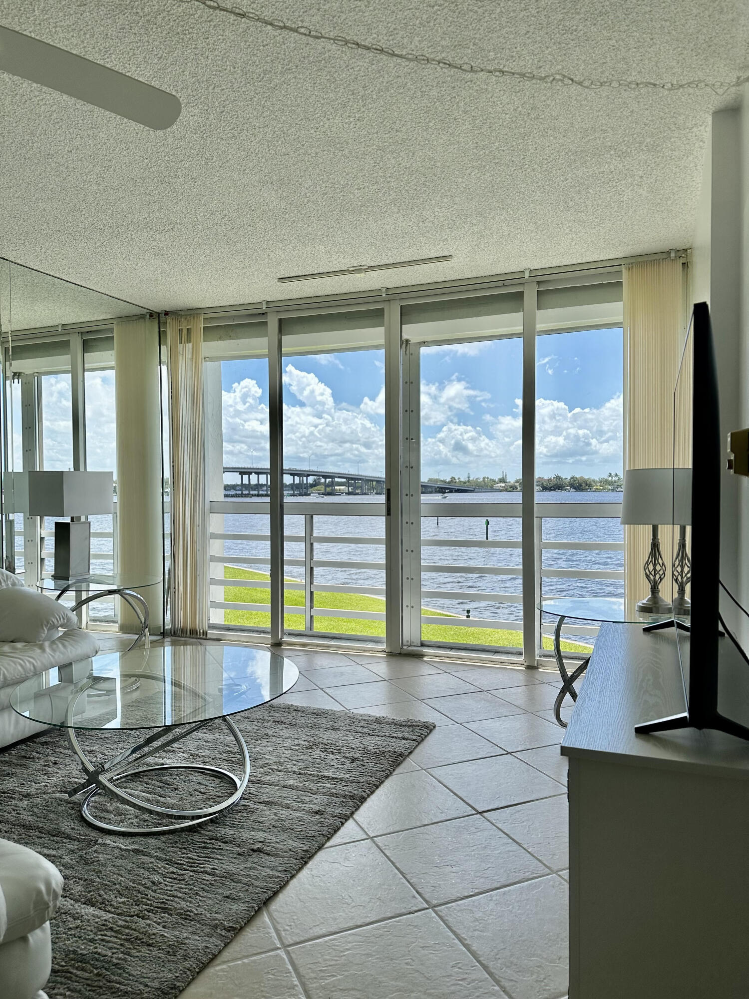 Circle bay 2