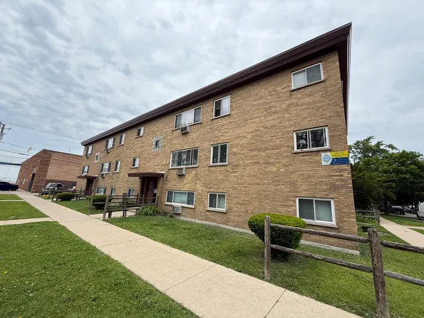 $1,200 | 1246 South 51st Court, Unit 101, Cicero, IL 60804