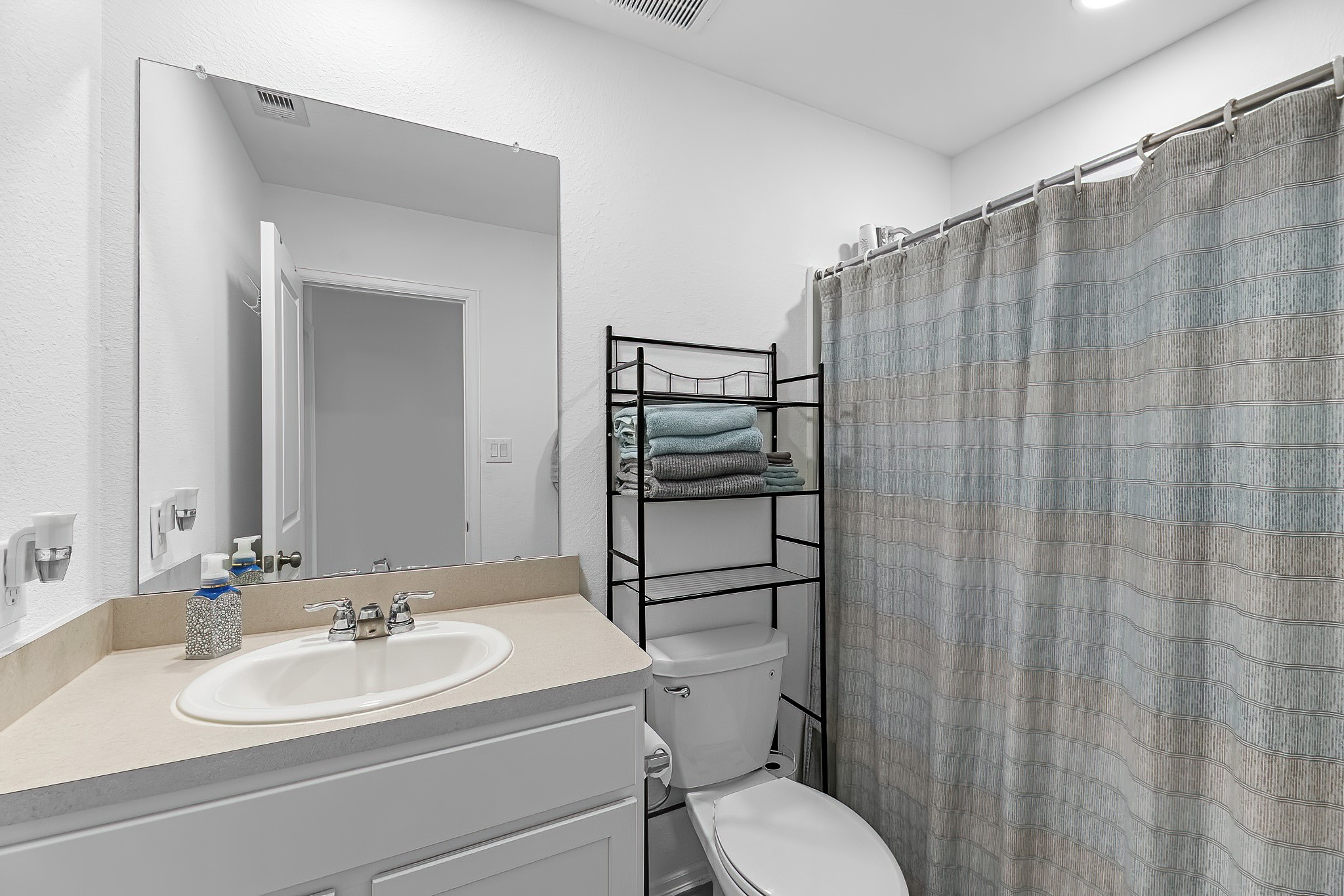 444 Maple Bend Lane La Marque, TX 77568 - Photo 17 of 32 a bathroom with a sink toilet and shower