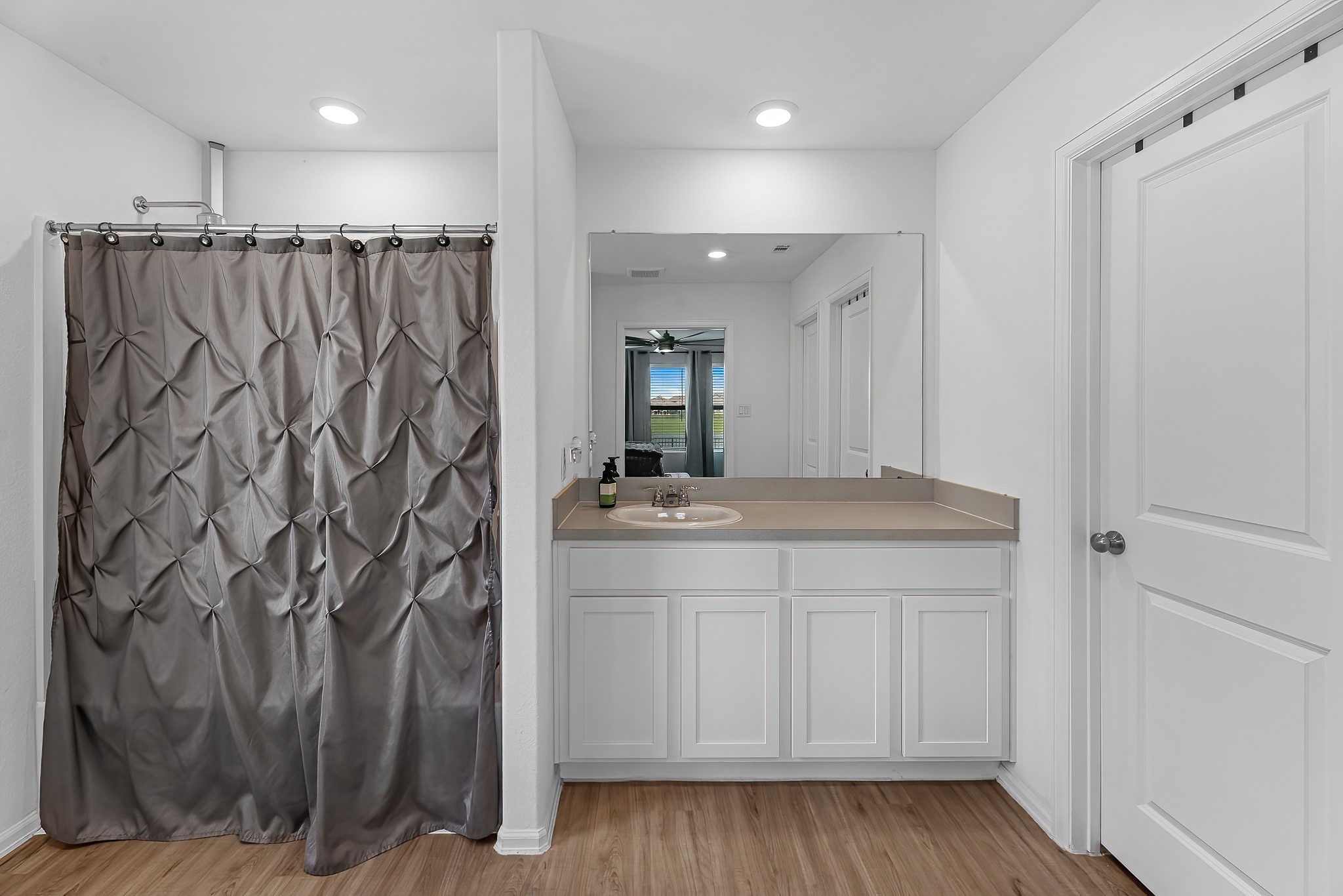 444 Maple Bend Lane La Marque, TX 77568 - Photo 26 of 32 a bathroom with a sink and a mirror