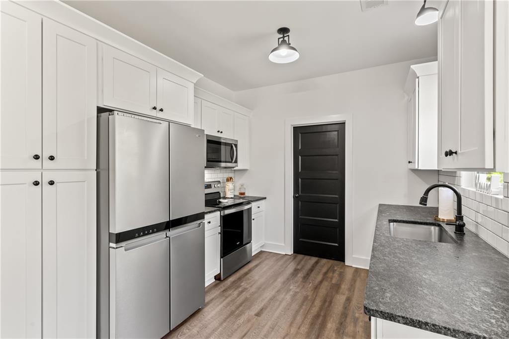 271 Moorings Run Jasper, GA 30143 - Photo 10 of 34 a kitchen with granite countertop a refrigerator and a sink