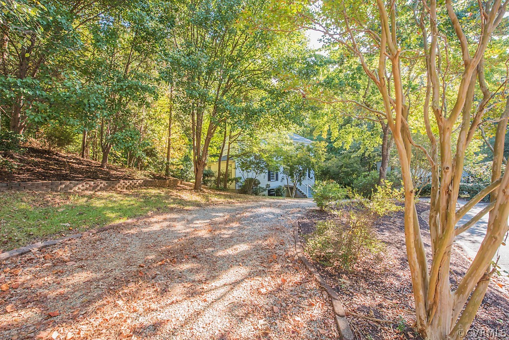 10400 White Rabbit Road North Chesterfield, VA 23235 - Photo 5 of 50 a view of backyard with green space
