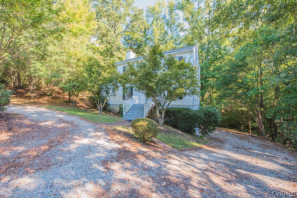 10400 White Rabbit Road North Chesterfield, VA 23235 - Photo 7 of 50 a backyard of a house with lots of green space