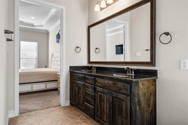 a en suite bathroom with a sink and a mirror