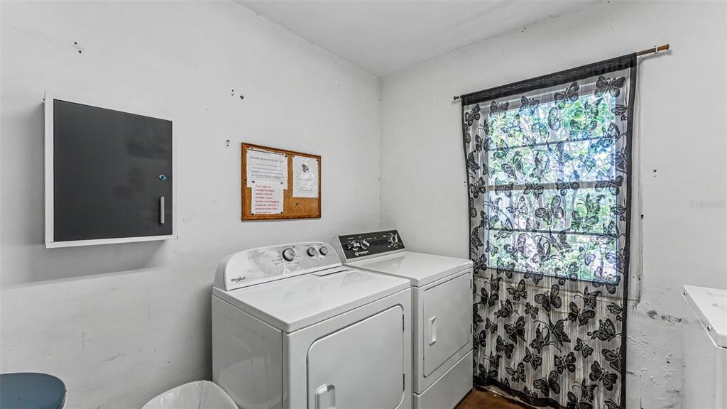 2025 Sylvester Road, Unit N305 Lakeland, FL 33803 - Photo 22 of 34 a utility room with dryer and washer