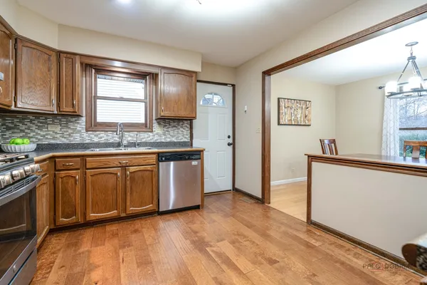 $499,000 | 125 Deerpath Drive, Vernon Hills, IL 60061