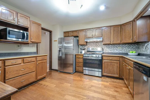 $499,000 | 125 Deerpath Drive, Vernon Hills, IL 60061