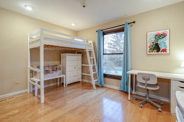 $499,000 | 125 Deerpath Drive, Vernon Hills, IL 60061