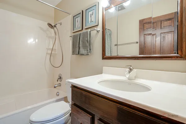 $499,000 | 125 Deerpath Drive, Vernon Hills, IL 60061