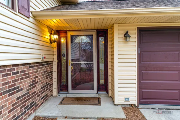 $499,000 | 125 Deerpath Drive, Vernon Hills, IL 60061