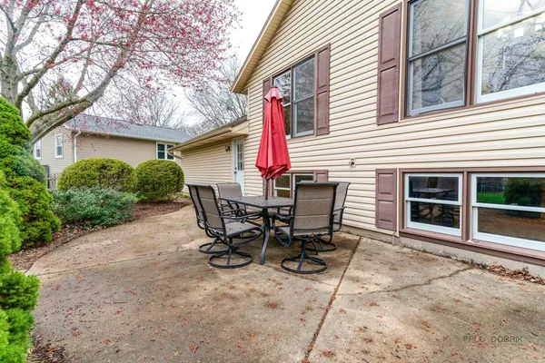 $499,000 | 125 Deerpath Drive, Vernon Hills, IL 60061