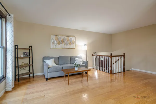 $499,000 | 125 Deerpath Drive, Vernon Hills, IL 60061