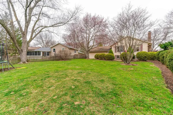 $499,000 | 125 Deerpath Drive, Vernon Hills, IL 60061