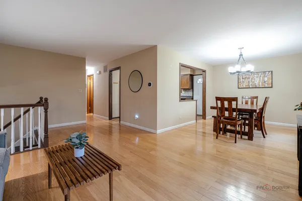 $499,000 | 125 Deerpath Drive, Vernon Hills, IL 60061