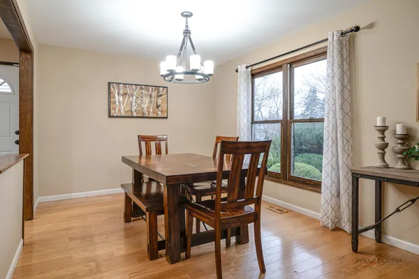 $499,000 | 125 Deerpath Drive, Vernon Hills, IL 60061