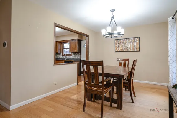 $499,000 | 125 Deerpath Drive, Vernon Hills, IL 60061