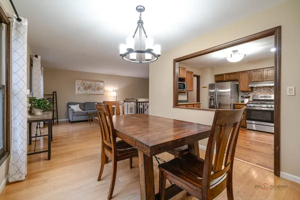 $499,000 | 125 Deerpath Drive, Vernon Hills, IL 60061