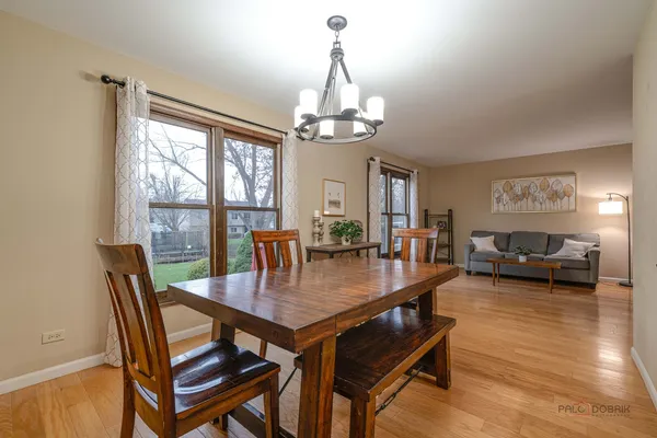 $499,000 | 125 Deerpath Drive, Vernon Hills, IL 60061