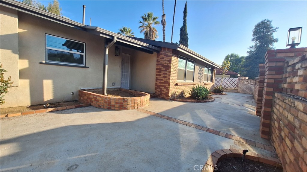 2327 Fairview Avenue Riverside, CA 92506 - Photo 7 of 30