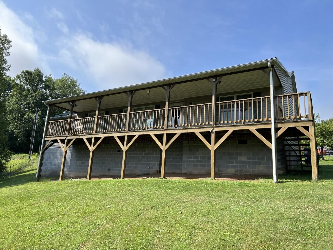 11363 Frederick Road Coeburn, VA 24230 - Photo 6 of 42 Back