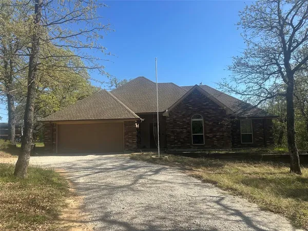 $450,000 | 1550 3 Skillet Road, Springtown, TX 76082