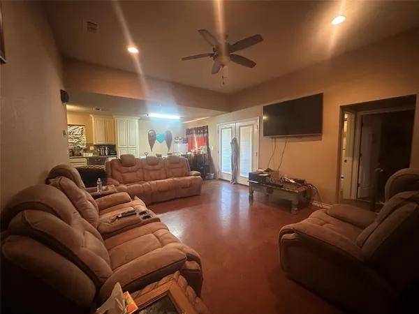 $430,000 | 1550 3 Skillet Road, Springtown, TX 76082