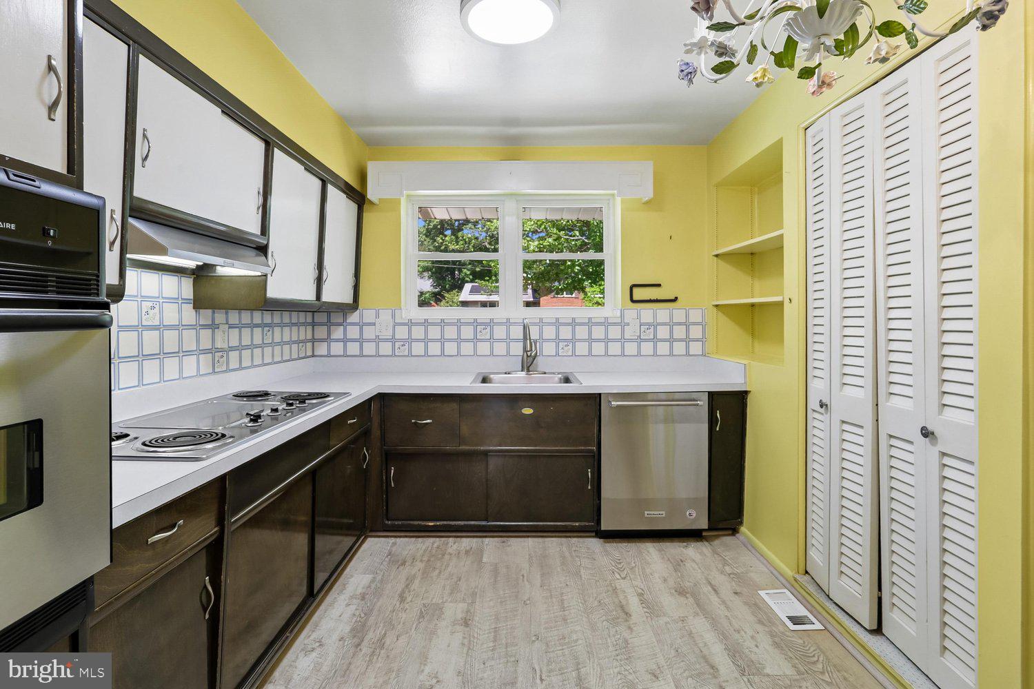 902 Malta Lane Silver Spring, MD 20901 - Photo 16 of 53 Kitchen with Stainless Appliances