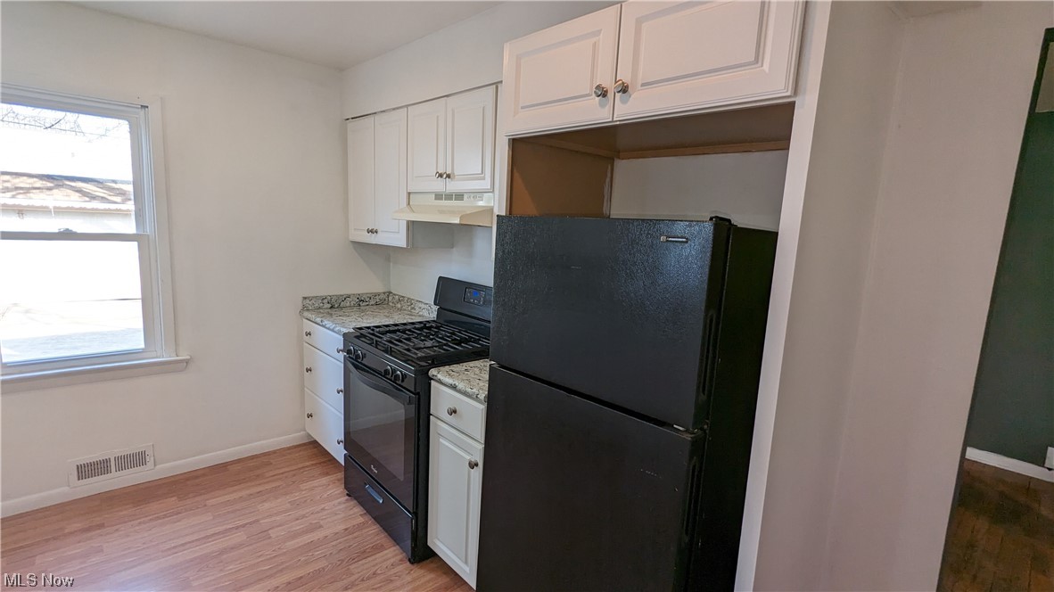 4635 Fulton Road Cleveland, OH 44144 - Photo 6 of 17 Kitchen