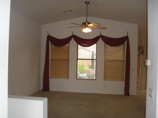 2407 West Carter Road Phoenix, AZ 85041 - Photo 8 of 47 living room