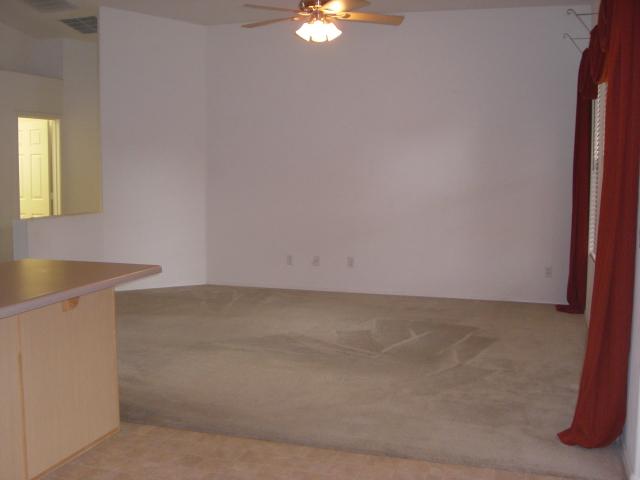 2407 West Carter Road Phoenix, AZ 85041 - Photo 10 of 47 living room