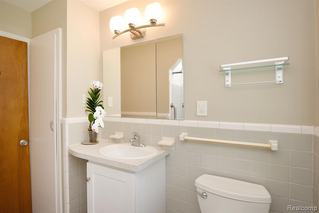 2453 Windemere Road Birmingham, MI 48009 - Photo 17 of 40