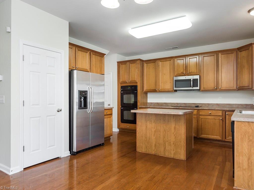 3709 Lexham Court High Point, NC 27265 - Photo 4 of 30 Kitchen w/ island. Double ovens.