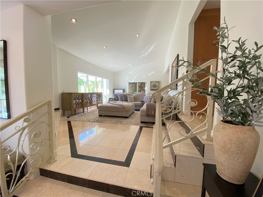 60 Upper Lake Road Thousand Oaks, CA 91361 - Photo 5 of 75