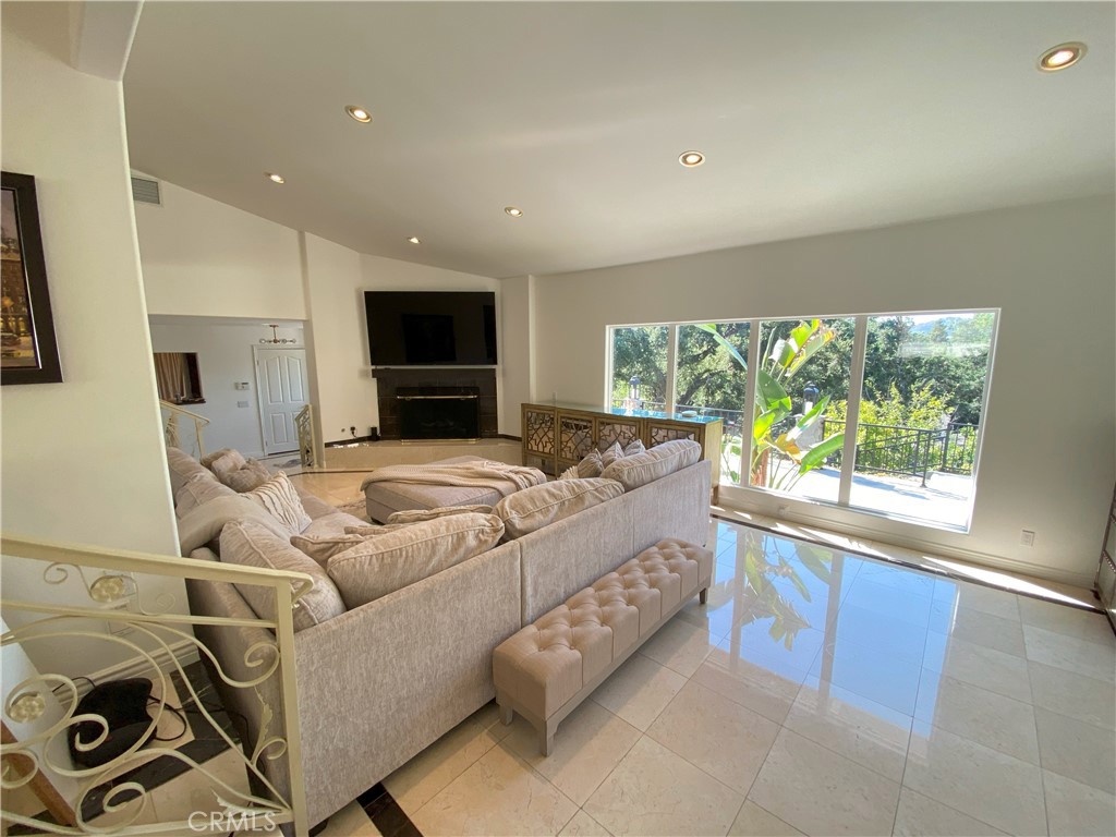 60 Upper Lake Road Thousand Oaks, CA 91361 - Photo 7 of 75